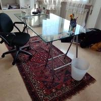 Tavolo in cristallo e poltroncina  girevole