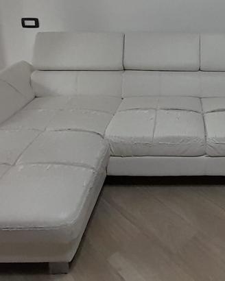 divano letto con penisola ecopelle rovinato