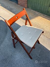Sedie in legno con cuscino