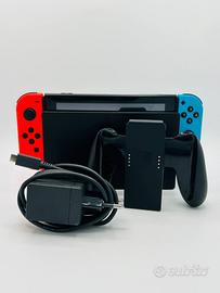 Nintendo Switch V2 – Completa di Accessori