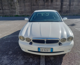 Jaguar X-Type X400 2.0 D a 350 mensili