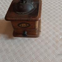 Antico macinino FB tre spade