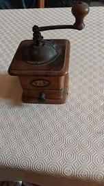 Antico macinino FB tre spade