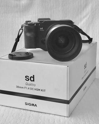 Sigma SD Quattro  30mm f/1.4 kit