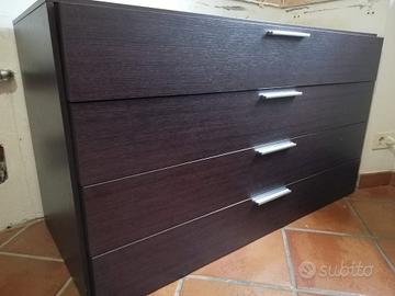 Arredamento camera - cassettiera e comodini