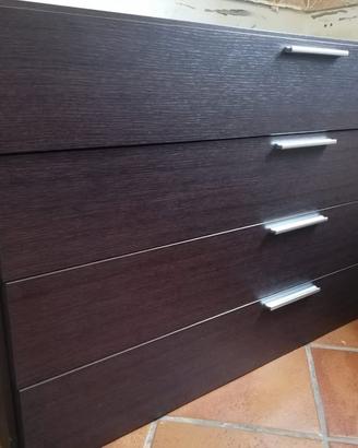 Arredamento camera - cassettiera e comodini