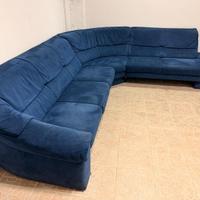 DIVANO ANGOLARE BLU IN ALCANTARA + POUF