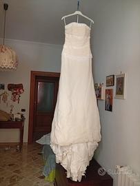 abito da sposa,acconciatura guanti e stola