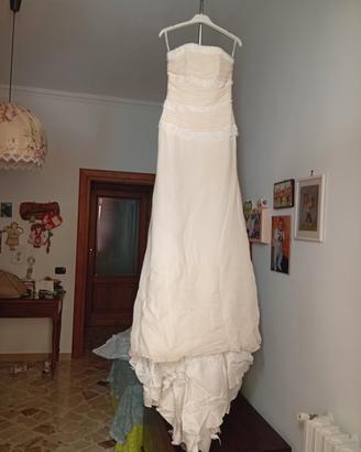 abito da sposa,acconciatura guanti e stola