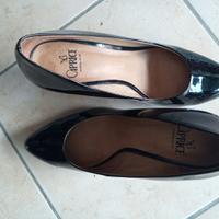 Scarpe eleganti.NUOVE