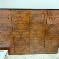 Armadi di variw dimensioni in legno radica