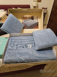 Coperta copriletto in ciniglia ricamata in lana