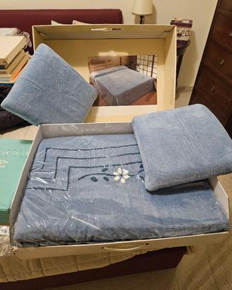 Coperta copriletto in ciniglia ricamata in lana