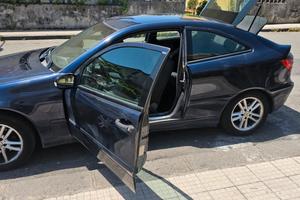 Mercedes c220 sportcoupe accetto scambi