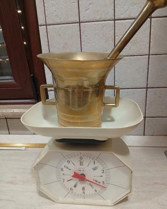 mortaio in ottone con pestello 