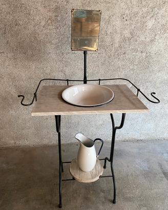 Antico lavatoio, toilette dei primi del 900.