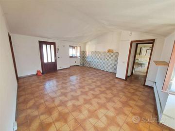 Due appartamenti in caratteristica corte