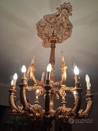 Lampadario in legno in stile barocco a due anelli