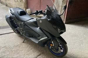TMAX 560
