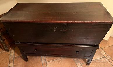 Paniera antica con cassettone