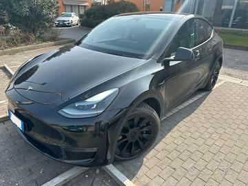 Tesla Model Y Long Range a trazione integrale