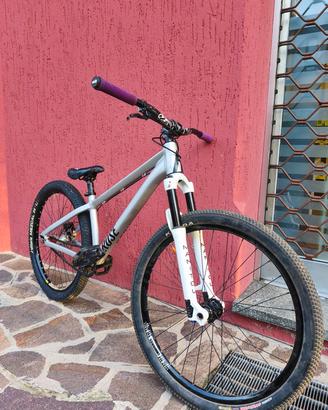 rose the Bruce dirt  tg M 2022