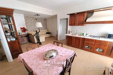 Appartamento con tre camere da letto