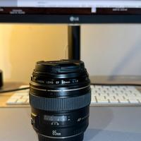 Canon EF 85mm 1.8
