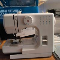 Macchina da cucire portatile 