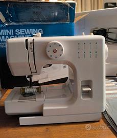 Macchina da cucire portatile 