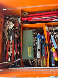 Carrello con utensili