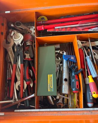 Carrello con utensili
