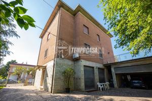 APPARTAMENTO IN BIFAMIGLIARE DI AMPIE METRATURE