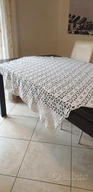 Tovaglia all'uncinetto fatta a mano