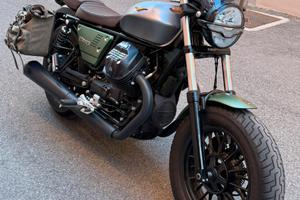 Moto guzzi v9 bobber centenario