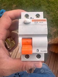 Differenziale Merlin Gerin DomB2 25A 30mA testato