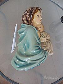 Antica Madonna con Bambino in porcellana