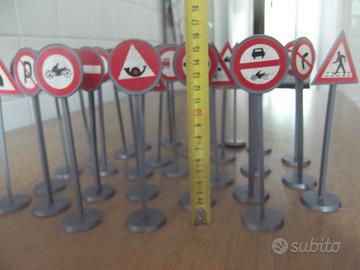 Segnali stradali in miniatura per scuola