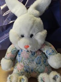 Due pupazzi di peluche