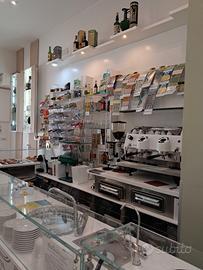Locale commerciale con attività caffetteria gratta