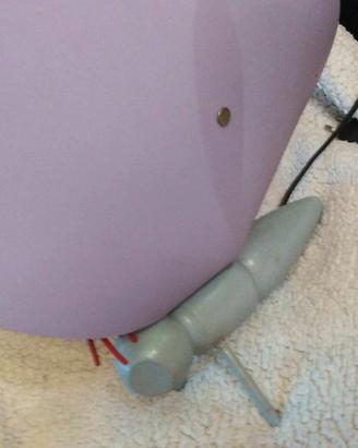 Lampada a forma di farfalla con ali lilla