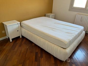 Letto Queen Size e set comodini