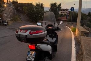 SYM HD2 200i anno 2011 (900€ trattabili)