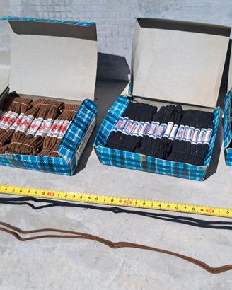 lacci neri e marroni per scarpe classiche 