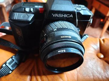 macchina fotografica yashica a rullino 