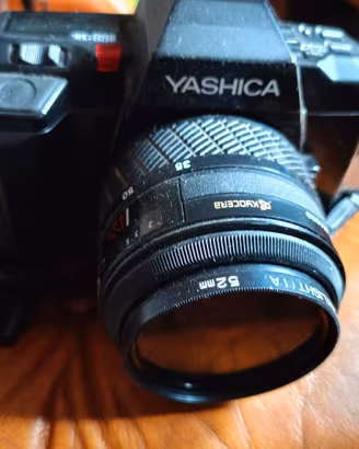 macchina fotografica yashica a rullino 