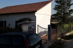 Villa tra gli olivi in collina