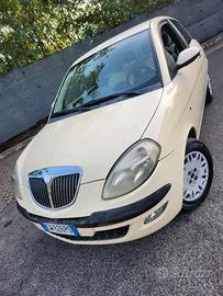 lancia Ypsilon Neopatentato 1500,€ trattabile 