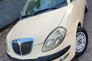 lancia Ypsilon Neopatentato 1500,€ trattabile 