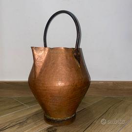 Secchio antico in rame battuto – manico in ferro